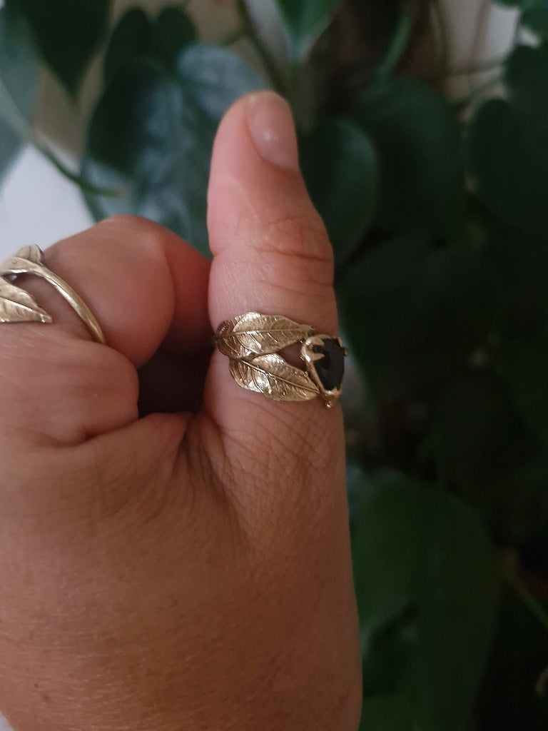 Golden Venus Aya Leaf Ring