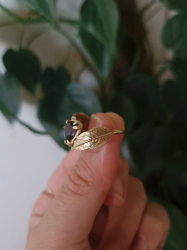 Golden Venus Aya Leaf Ring